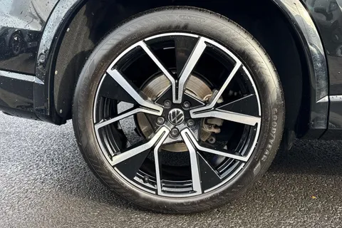 KT74RWF Volkswagen Tiguan 1.5 eTSI 150 R-Line 5dr DSG **PANORAMIC ROOF, DRIVER ASSITANCE PACK** Thumbnail #12