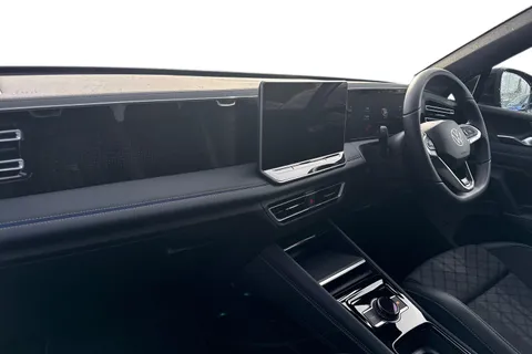 KT74RWF Volkswagen Tiguan 1.5 eTSI 150 R-Line 5dr DSG **PANORAMIC ROOF, DRIVER ASSITANCE PACK** Thumbnail #16