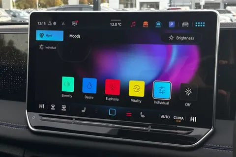 KT74RWF Volkswagen Tiguan 1.5 eTSI 150 R-Line 5dr DSG **PANORAMIC ROOF, DRIVER ASSITANCE PACK** Thumbnail #46