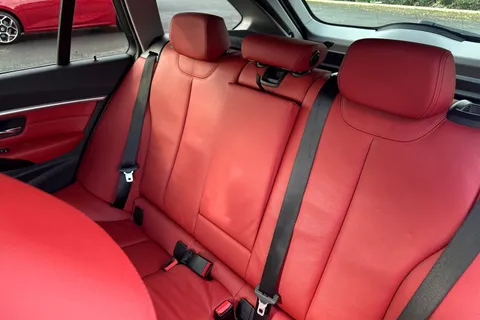 19 of 67 for BMW 3 Series 2.0 320d Sport Touring Auto Euro 6 (s/s) 5dr