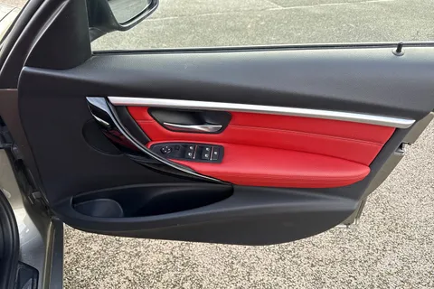 21 of 67 for BMW 3 Series 2.0 320d Sport Touring Auto Euro 6 (s/s) 5dr