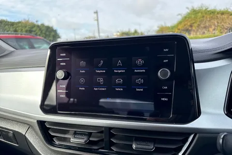 17 of 65 for VOLKSWAGEN T-ROC 1.0 TSI Life 5dr