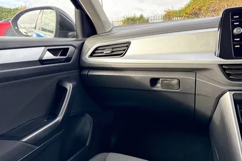 20 of 65 for VOLKSWAGEN T-ROC 1.0 TSI Life 5dr