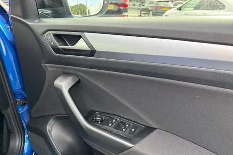 21 of 65 for VOLKSWAGEN T-ROC 1.0 TSI Life 5dr