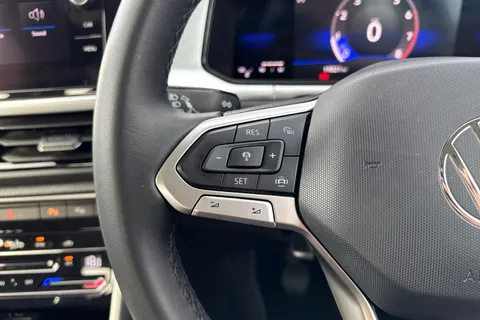 39 of 65 for VOLKSWAGEN T-ROC 1.0 TSI Life 5dr