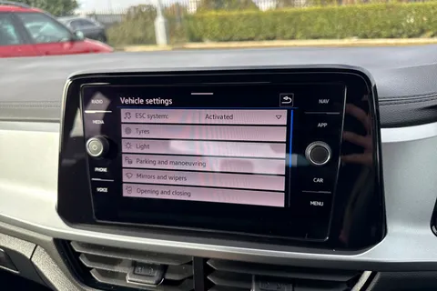 51 of 65 for VOLKSWAGEN T-ROC 1.0 TSI Life 5dr