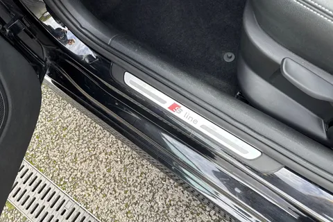 34 of 67 for AUDI A1 1.6 TDI S Line 5dr