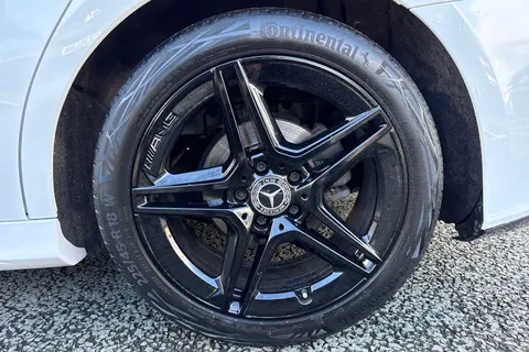 CN70WOM Mercedes-Benz A Class 2.0 A200d AMG Line (Premium 2) 8G-DCT Euro 6 (s/s) 4dr Thumbnail #11