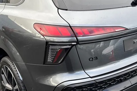 Audi Q3 1.5 e-hybrid Edition 1 S Tronic Euro 6 (s/s) 5dr 26kWh Thumbnail #8