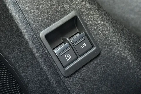 Audi Q3 1.5 e-hybrid Edition 1 S Tronic Euro 6 (s/s) 5dr 26kWh Thumbnail #58