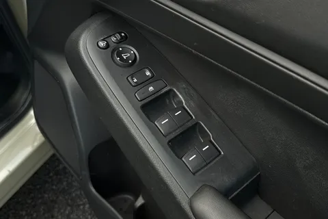 23 of 52 for HONDA HR-V 1.5 eHEV Elegance 5dr CVT