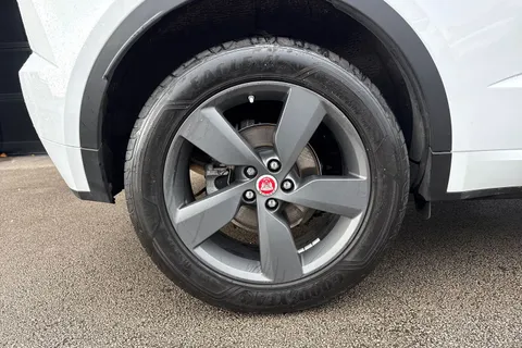 DK70XBG Jaguar E-Pace 2.0 D150 Chequered Flag Auto AWD Euro 6 (s/s) 5dr Thumbnail #10