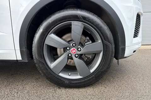 DK70XBG Jaguar E-Pace 2.0 D150 Chequered Flag Auto AWD Euro 6 (s/s) 5dr Thumbnail #11