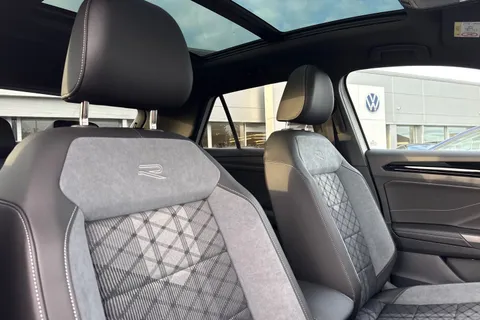  Volkswagen T-Roc 1.5 TSI Black Edition Plus DSG Euro 6 (s/s) 5dr Thumbnail #24