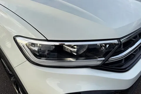  Volkswagen T-Roc 1.5 TSI Black Edition Plus DSG Euro 6 (s/s) 5dr Thumbnail #31