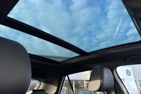  Volkswagen T-Roc 1.5 TSI Black Edition Plus DSG Euro 6 (s/s) 5dr Thumbnail #45