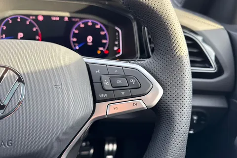  Volkswagen T-Roc 1.5 TSI Black Edition Plus DSG Euro 6 (s/s) 5dr Thumbnail #47