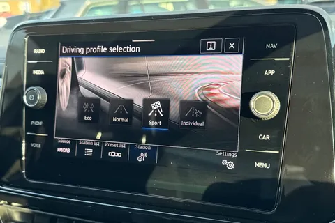  Volkswagen T-Roc 1.5 TSI Black Edition Plus DSG Euro 6 (s/s) 5dr Thumbnail #49