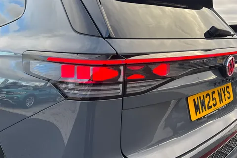 MW25WYS Volkswagen Tayron 1.5 eTSI R-Line 5dr DSG7 [7 Seat] **BLACK PACK + 20' YORK ALLOYS** Thumbnail #8