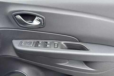 21 of 50 for RENAULT CAPTUR 0.9 TCE 90 Dynamique S Nav 5dr