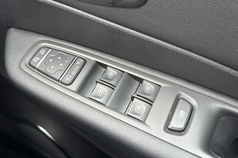 33 of 50 for RENAULT CAPTUR 0.9 TCE 90 Dynamique S Nav 5dr