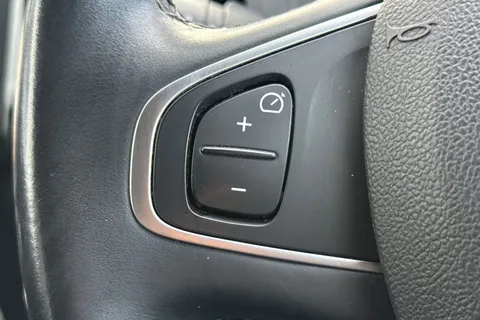 38 of 50 for RENAULT CAPTUR 0.9 TCE 90 Dynamique S Nav 5dr