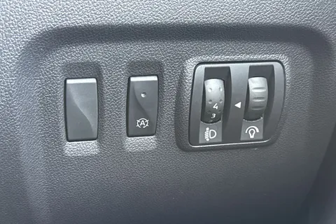 39 of 50 for RENAULT CAPTUR 0.9 TCE 90 Dynamique S Nav 5dr