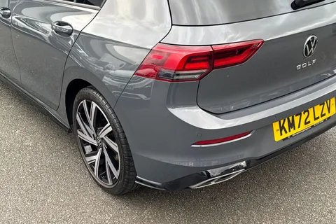 KM72LZV Volkswagen Golf 1.5 TSI 130PS R-Line 5dr | HEATED SEATS | SATNAV | 18' ALLOYS Thumbnail #7