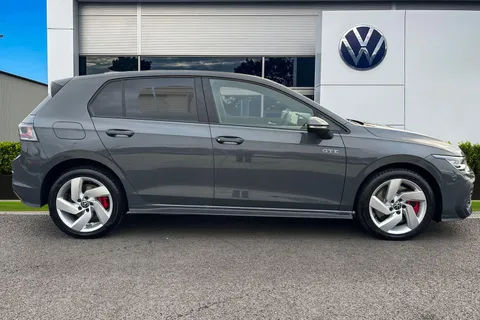 DK25ZGP Volkswagen Golf 1.5 TSI 272 GTE eHybrid 5dr DSG Thumbnail #4