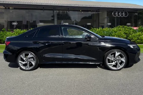 Audi A3 2.0 TDI Black Edition S Tronic Euro 6 (s/s) 4dr Thumbnail #4