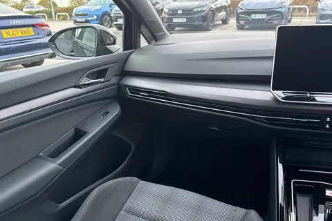 KW25XJN Volkswagen Golf 1.5 TSI 272 GTE eHybrid 5dr DSG **PAN ROOF** Thumbnail #21