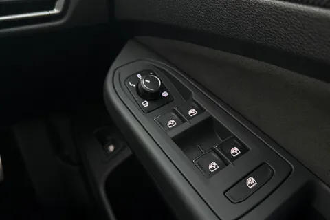 KW25XJN Volkswagen Golf 1.5 TSI 272 GTE eHybrid 5dr DSG **PAN ROOF** Thumbnail #22