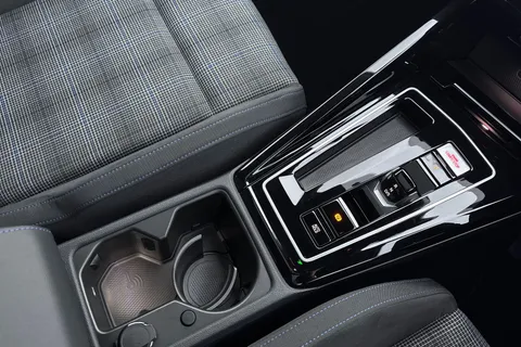 KW25XJN Volkswagen Golf 1.5 TSI 272 GTE eHybrid 5dr DSG **PAN ROOF** Thumbnail #24