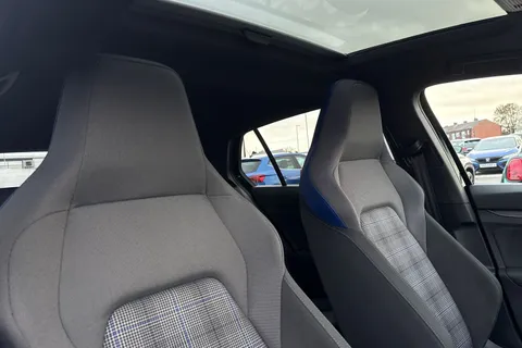 KW25XJN Volkswagen Golf 1.5 TSI 272 GTE eHybrid 5dr DSG **PAN ROOF** Thumbnail #25