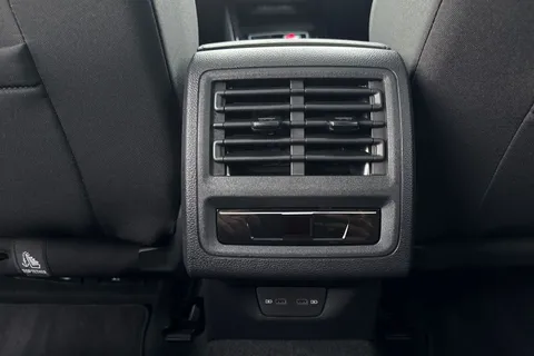 KW25XJN Volkswagen Golf 1.5 TSI 272 GTE eHybrid 5dr DSG **PAN ROOF** Thumbnail #31