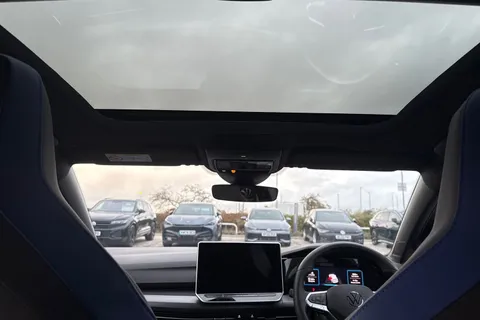 KW25XJN Volkswagen Golf 1.5 TSI 272 GTE eHybrid 5dr DSG **PAN ROOF** Thumbnail #32