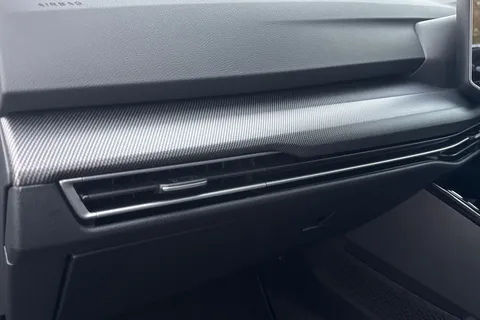 KW25XJN Volkswagen Golf 1.5 TSI 272 GTE eHybrid 5dr DSG **PAN ROOF** Thumbnail #33