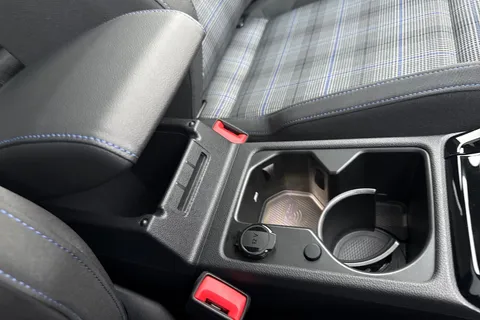 KW25XJN Volkswagen Golf 1.5 TSI 272 GTE eHybrid 5dr DSG **PAN ROOF** Thumbnail #38