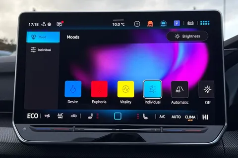 KW25XJN Volkswagen Golf 1.5 TSI 272 GTE eHybrid 5dr DSG **PAN ROOF** Thumbnail #43