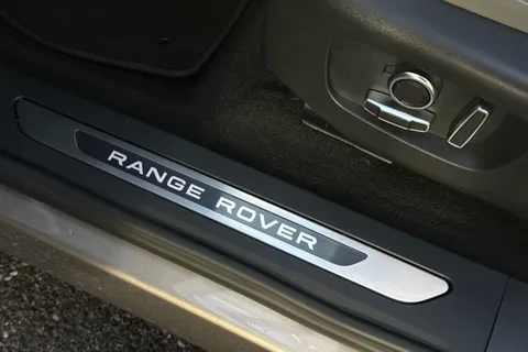 44 of 51 for Land Rover Range Rover Evoque 2.0 D200 Autobiography 5dr