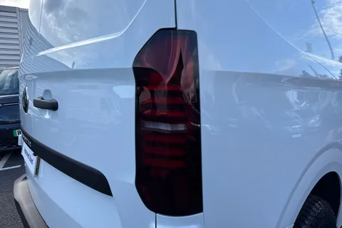 BV25SJX Volkswagen Transporter 2.0 TDI 110 Commerce Plus-All Terrain Pack Thumbnail #39