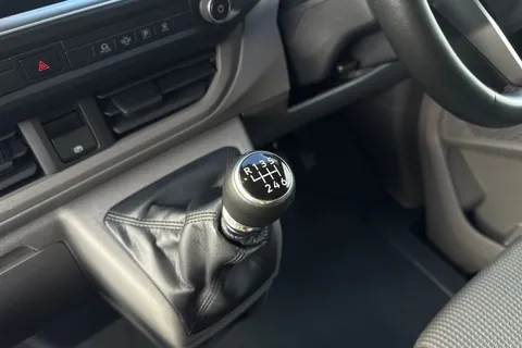 BV25SJX Volkswagen Transporter 2.0 TDI 110 Commerce Plus-All Terrain Pack Thumbnail #40