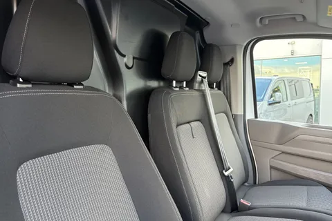 BV25SJX Volkswagen Transporter 2.0 TDI 110 Commerce Plus-All Terrain Pack Thumbnail #60