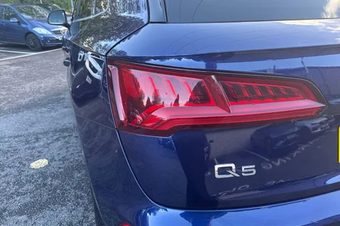 16 of 56 for Audi Q5 2.0 TDI S line S Tronic quattro Euro 6 (s/s) 5dr