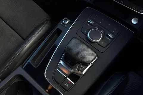 20 of 56 for Audi Q5 2.0 TDI S line S Tronic quattro Euro 6 (s/s) 5dr