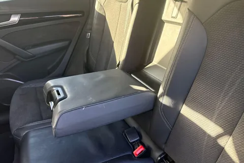 29 of 56 for Audi Q5 2.0 TDI S line S Tronic quattro Euro 6 (s/s) 5dr