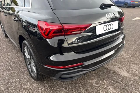 Audi Q3 1.5 TFSI CoD 35 S line S Tronic Euro 6 (s/s) 5dr Thumbnail #8