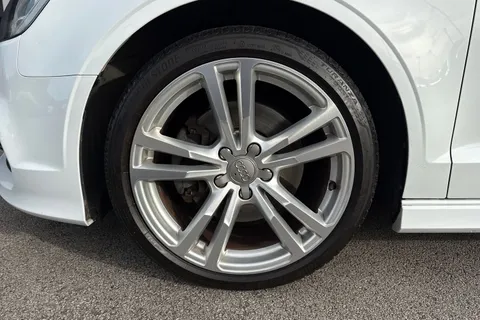 12 of 61 for Audi A3 2.0 TDI S line S Tronic quattro Euro 6 (s/s) 4dr (Nav)