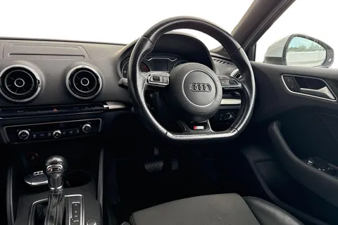 18 of 61 for Audi A3 2.0 TDI S line S Tronic quattro Euro 6 (s/s) 4dr (Nav)