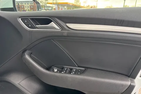 21 of 61 for Audi A3 2.0 TDI S line S Tronic quattro Euro 6 (s/s) 4dr (Nav)